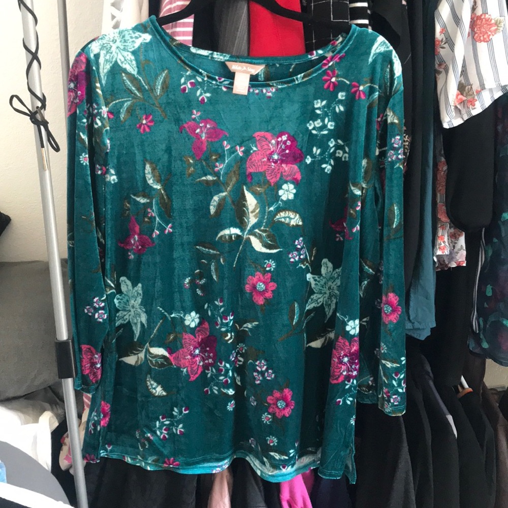 Green floral velvet top